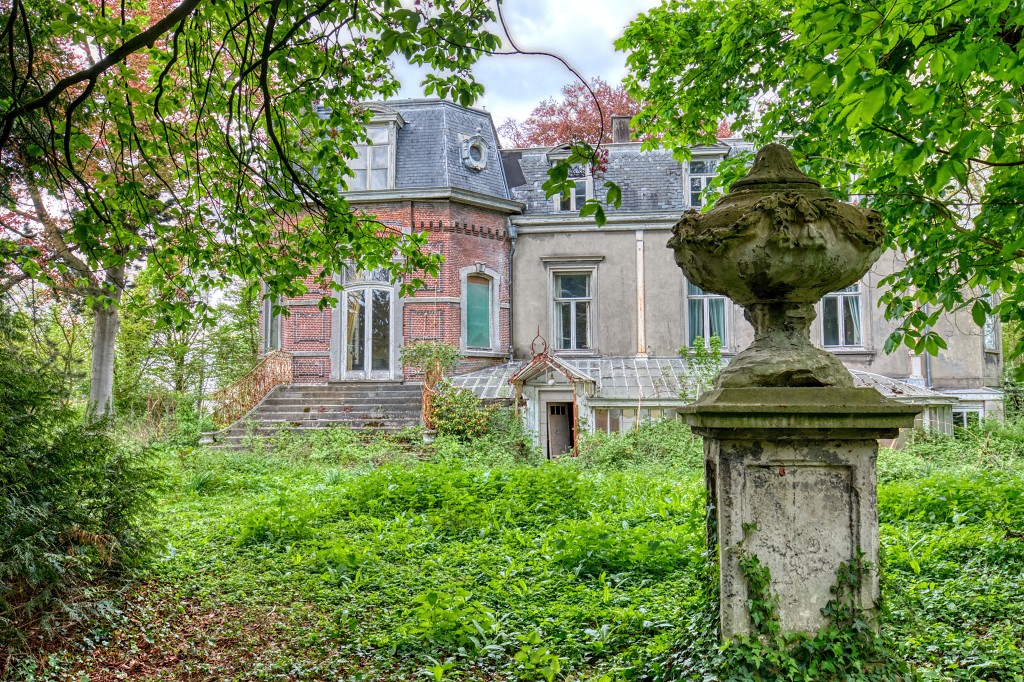 HDR manoir de l'avocat urbex decay verlaten villa lost place places abandoned explorer piano belgie belgique